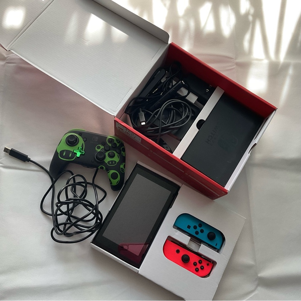Nintendo Switch Console with Neon Blue/Red Joy-Con - Picture 3 of 3